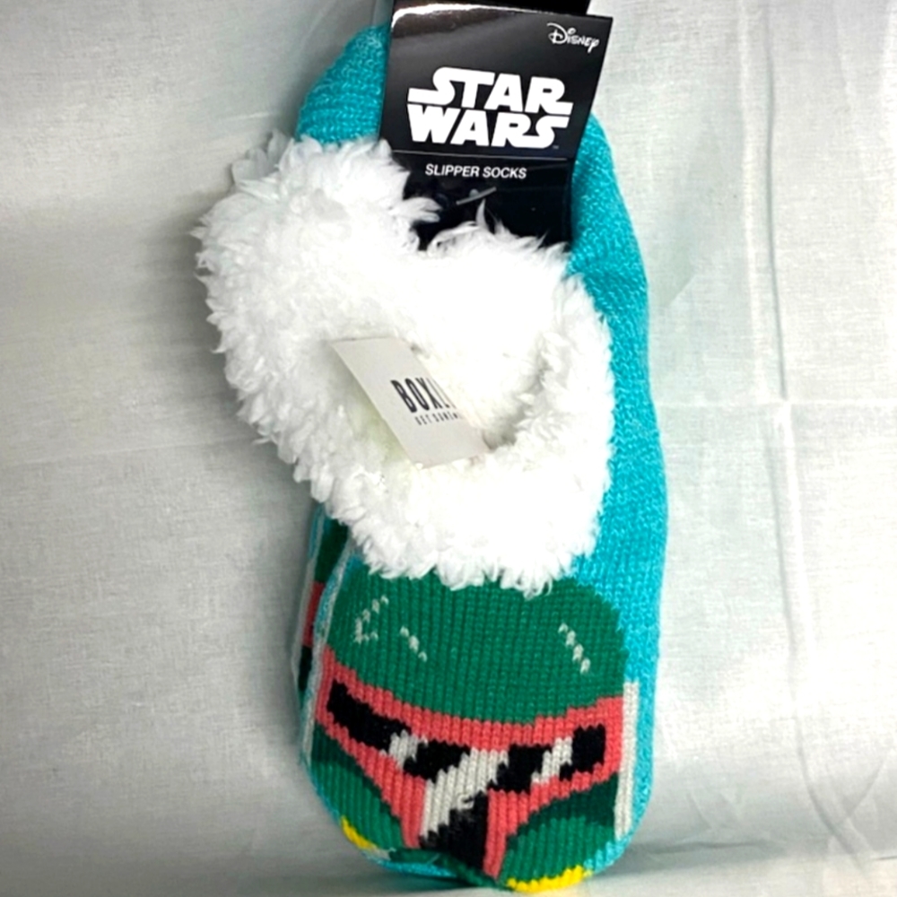 Disney Star Wars Mandilorian Slippers Size 5-10 green and white